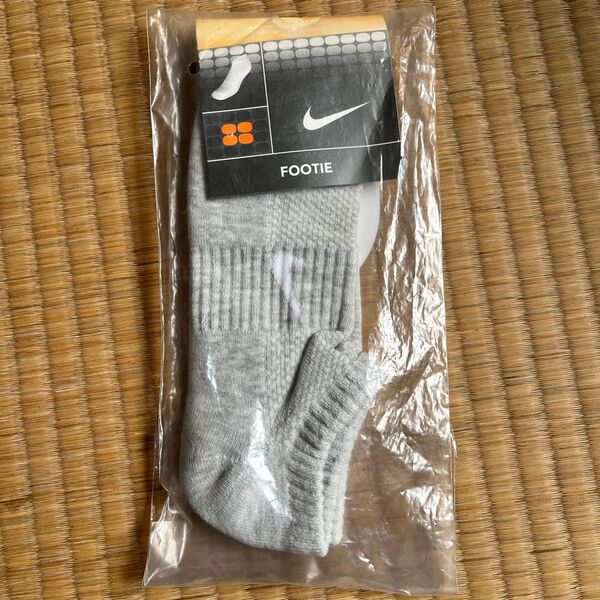NIKE 靴下 フットカバー グレー 未使用 23-25cm