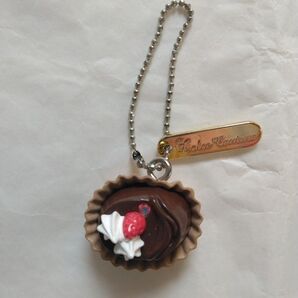 ドルチェシリーズ ホイップいちごのせチョコレートキーホルダー