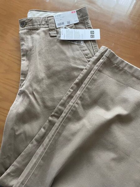 新品 ワイドフィットチノ ユニクロ