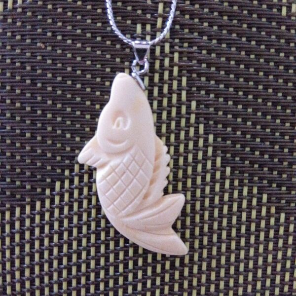 魚型ペンダント ネックレス