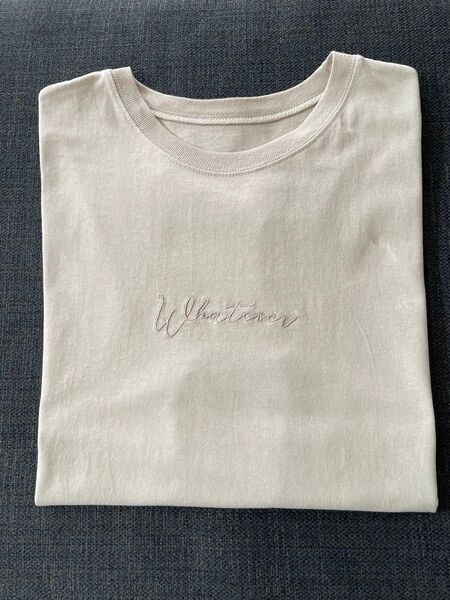 アンドミー and Me コットン天竺フレンチスリーブWhateverロゴ刺繍Tシャツ トップス