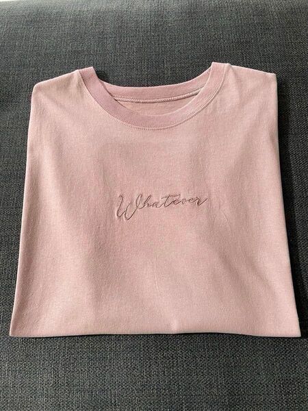 アンドミー and Me コットン天竺フレンチスリーブWhateverロゴ刺繍Tシャツ トップス