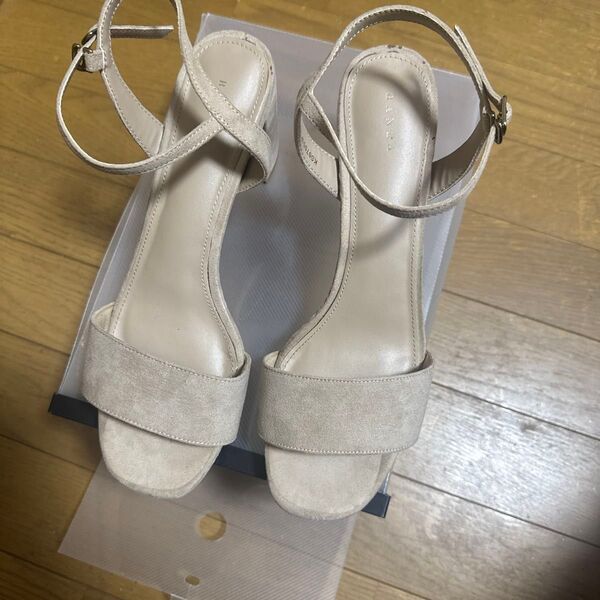 Randa ベージュ スエード ストラップサンダル ヒール8cm