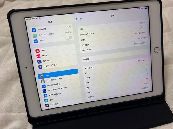 美品 Apple iPad (第5世代) Wi-Fi 32GB シルバーカバー付き iPad シルバー SIMフリー