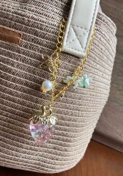 いちご イチゴ 花 バッグチャーム キーホルダー チャーム チェーン ハンドメイド