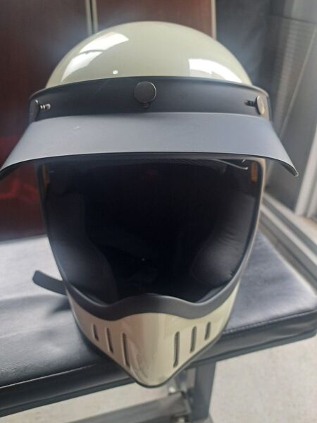 ヘルメットZEUS