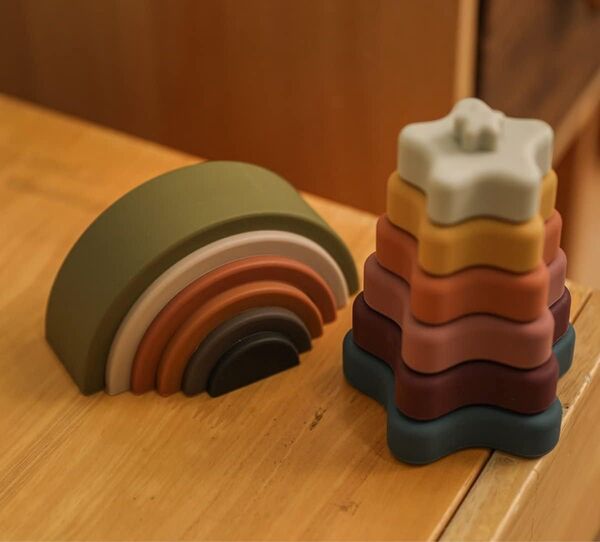 ★未使用★積み木 虹の積み木 モンテッソーリ おもちゃ 知育玩具 緑+茶色星形