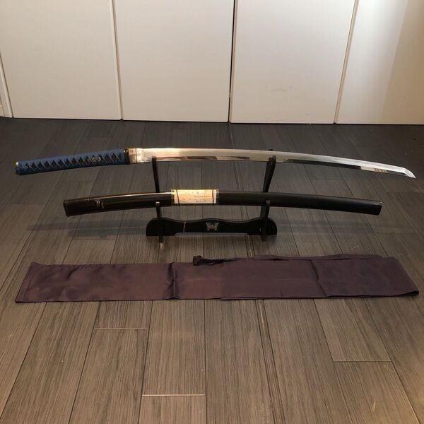 刃渡64.7cm 厚さ8mm 綺麗な刃紋の太刀 鍛肌 藍色拵え 長脇差 刀袋付き 日本刀 無銘