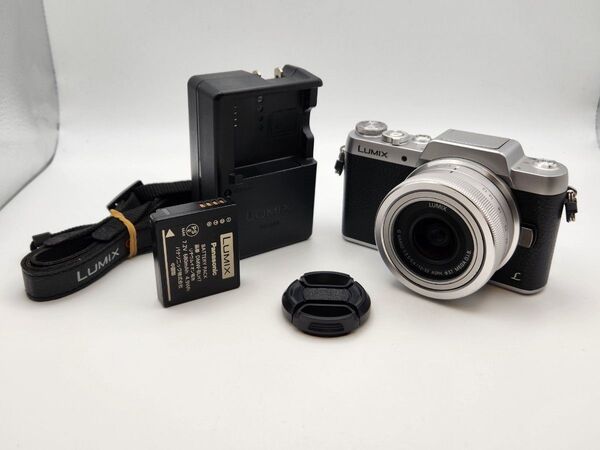 【1135ショット】PANASONIC ミラーレス一眼カメラ LUMIX DMC-GF7 12-32mm レンズ付き シルバー