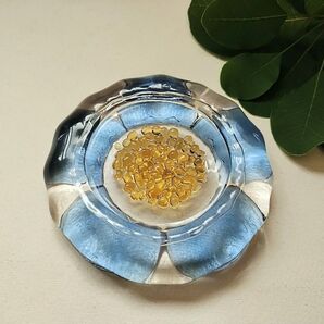 ガラスのペーパーウェイト花.ブルーc