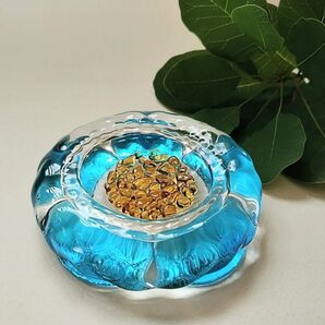 ガラスのペーパーウェイト花・ブルーb
