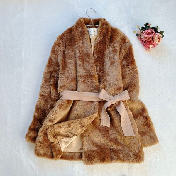 美品 ベイジ BEIGE GLAMIS / ファーコート フェイクファー エコファー ノーカラー ウエストリボン キャメル XL