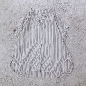 【美品】ニコアンド リネン ストライプ Vネック シャツブラウス ゆったり 麻 ブルー 黒 ホワイト ストライプ シャツ