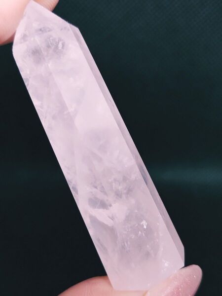 天然石 たくさん虹アリ 小さめ ローズクォーツポイン 六角柱 パワーストーン 優しいピンク 癒やし効果 心や空間の浄化作用もあり
