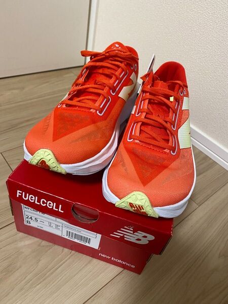 ニューバランス 24.5 フューエルセル FuelCell Pvlse v1 ランニングシューズ