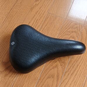 ルノー社純正品 自転車サドル ブラック 黒