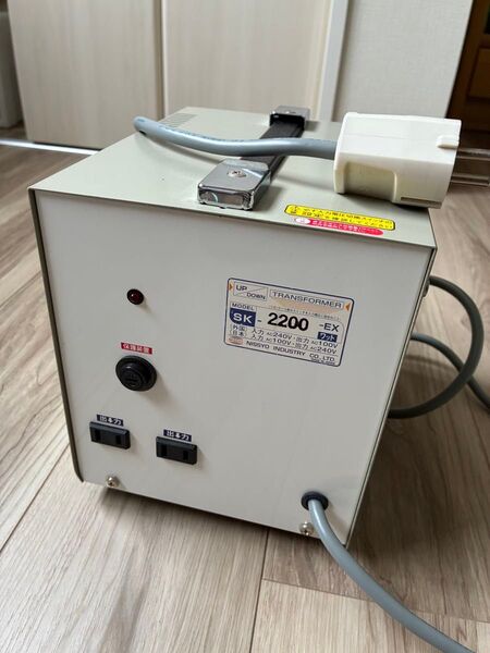 日章工業 変圧器 SK-2200-EX ダウントランス アップトランス