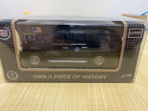 LUXURY DIECAST 1/43 シボレーサバーバン 大統領専用車