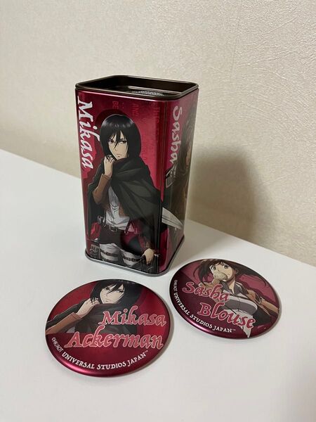 進撃の巨人 ミカサ・アッカーマン サシャ・ブラウス 缶バッジセット