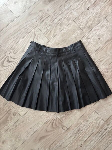 ZARA ★革?ミニスカートズボン 3XL ウエスト78 ミニスカートショートパンツ キュロット