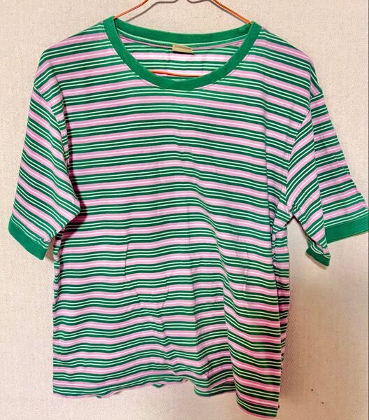 グリーン×ピンク ボーダーTシャツ