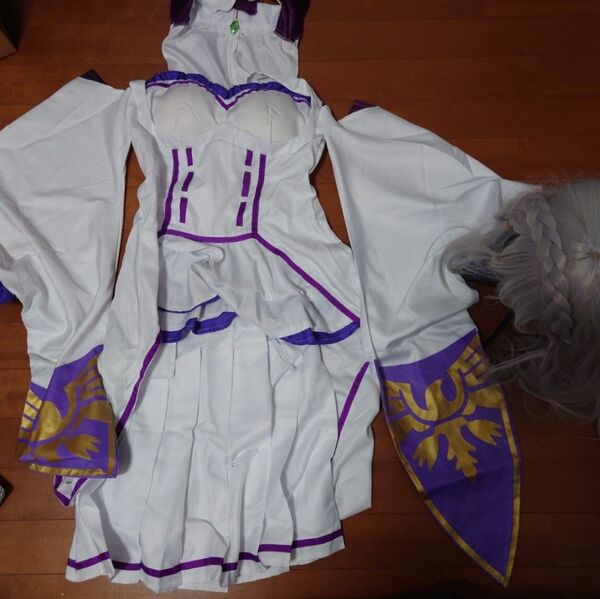 リゼロ Re:ゼロから始める異世界生活 エミリア コスプレ衣装 ウィッグ付き