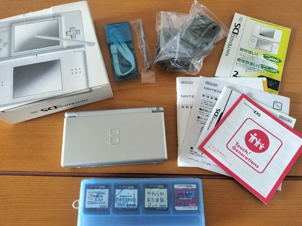 ニンテンドーDS Lite 本体 ソフト4本セット グロスシルバー 任天堂