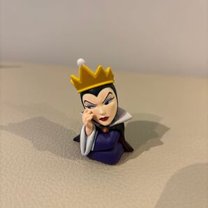 ディズニー 女王 フィギュア