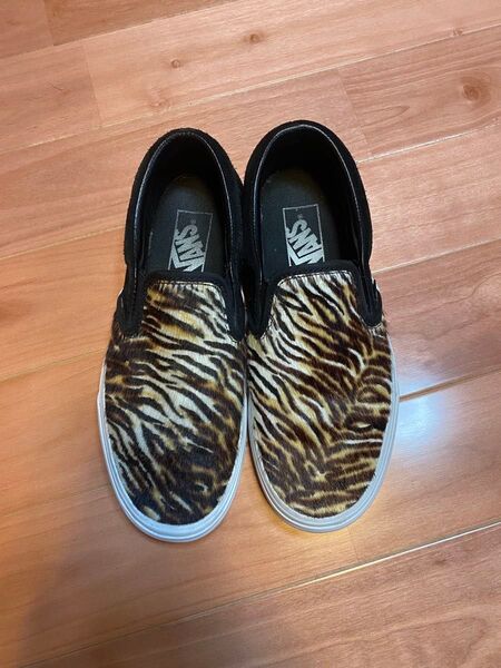 VANS CLASSIC SLIP-ON BLACK/TIGER バンズタイガー 23.5cm スニーカー バンズ