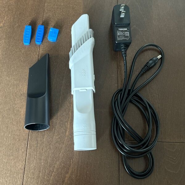 掃除機付属品 東芝ACアダプター(東芝クリーナー専用) 品番CL6C-C 圧縮袋用クリップ3つ