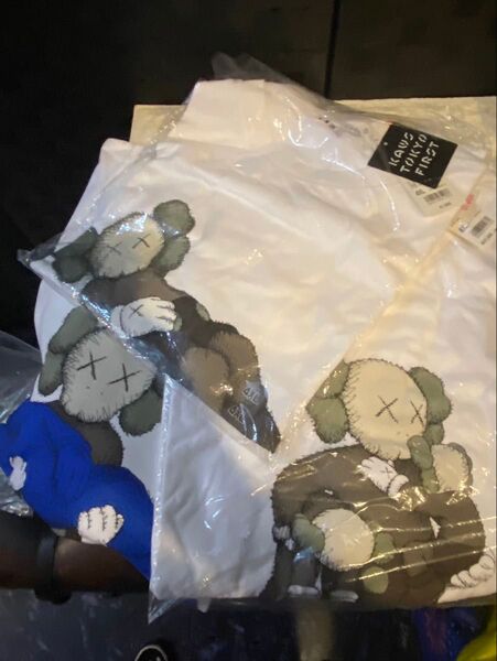 新品 3枚セット カウズ KAWS ユニクロ UNIQLO Tシャツ tee