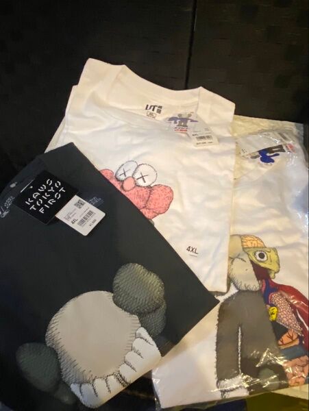 新品 3枚セット カウズ KAWS ユニクロ UNIQLO Tシャツ tee