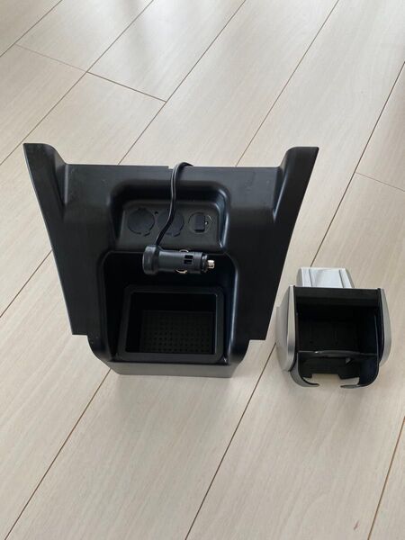 プリウスα コンソール 電源BOX ドリンクホルダー セット