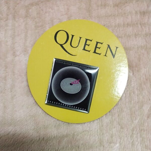 ピンズカプセル QUEEN ピンバッジ アルバム"Jazz"ジャケットデザイン クイーン ガチャガチャ