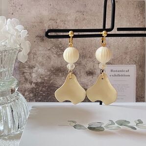 No.a265*ハンドメイド* 花びらのイヤリング ゴールド