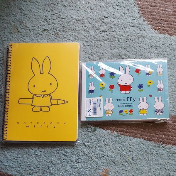 Miffy (ミッフィー) シール付きメモパッド_フラワーブルー・ミッフィー スパイラルノート A5・エコバック付