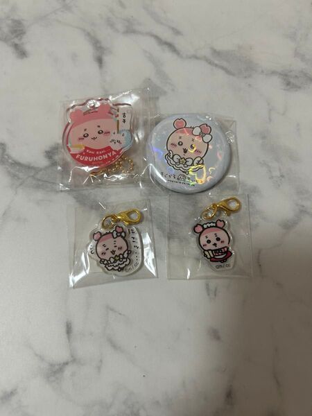 ちいかわ アクリルキーホルダー アクリルチャーム 缶バッジ まじかるちいかわ 古本屋 カニちゃん ちいかわらんど モモンガ