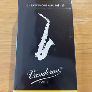 バンドーレン サクソフォンリード トラディショナル 硬さ:2-1/2 (10枚入り) Vandoren