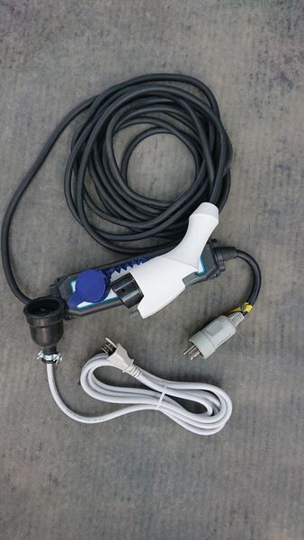 電気自動車100V 充電ケーブル