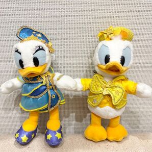ディズニー40周年 ドナルド デイジー ぬいぐるみバッジ ハーモニーインカラー キーホルダー
