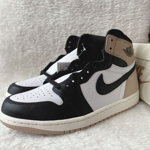 新品タグ付き ナイキ エアジョーダン1レトロハイOG ラテ AJ1 AIRJORDAN1 NIKE ハイカットスニーカー 26cm