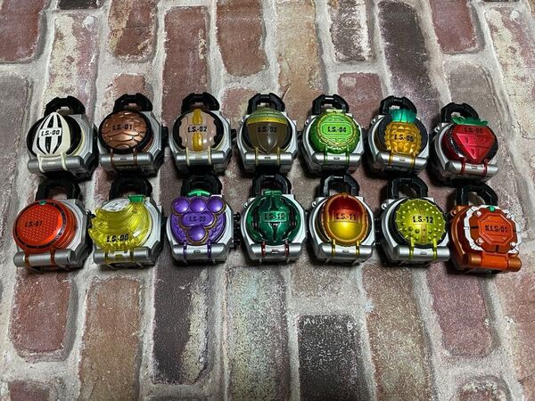 【キウイ追加しました】仮面ライダー鎧武 ロックシード15個まとめ売り