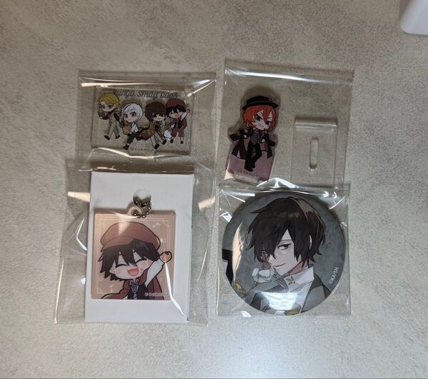 文豪ストレイドッグス 百均 アクリルスタンド 原作絵 缶バッジ 武装探偵社 中原中也 江戸川乱歩 太宰治