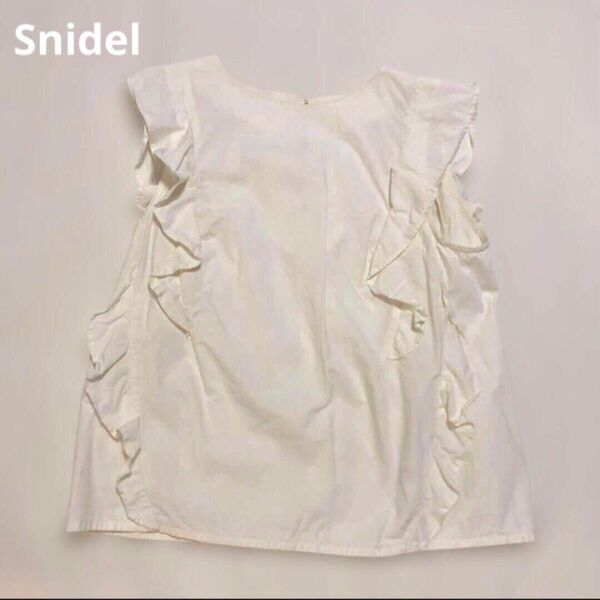スナイデル Snidel トップス フリル アイボリー ランバンオンブルー ノースリーブ ブラウス