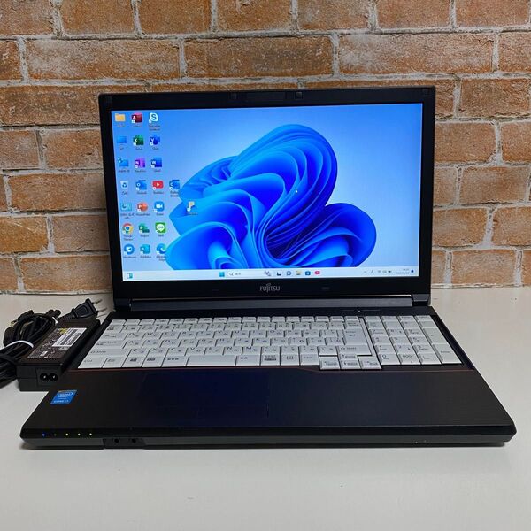 FUJITSUノートPC Core i3 Blutebooth有り Windows11 オフィス2024年 DVD おすすめ