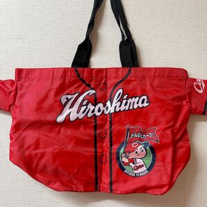 広島東洋カープ ユニフォーム型 バッグ ビジター 大容量 アサヒ Asahi カープ 坊や トートバッグ