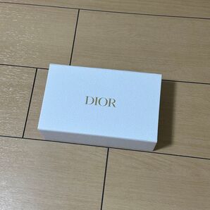 Dior ホワイトボックス 約21cm x 12cm x 7cm