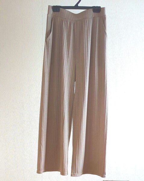 プリーツパンツ