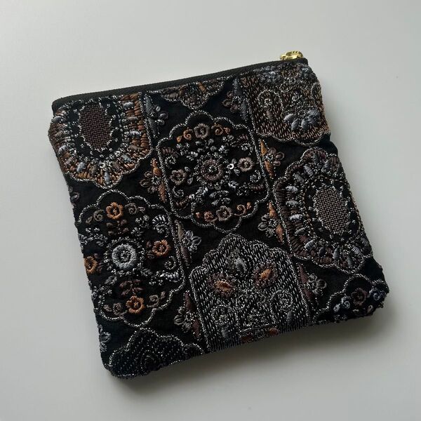 ハンドメイド インド刺繍生地ミニポーチ ブラック×ブルー