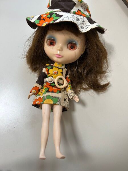 ブライス人形本体 花柄ワンピース、帽子つき ブライス Blythe
